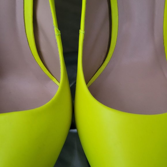 Steve Madden Neon Yellow (Citron) Pumps - Picture 6 of 8